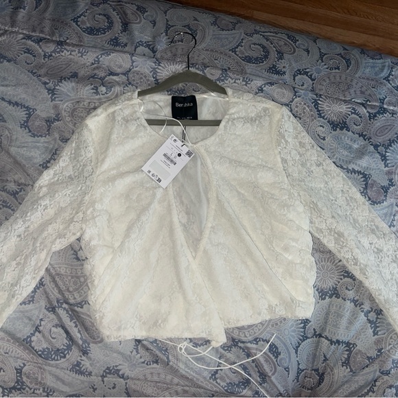 Blond Lace long sleeve T-shirt with a crossover necklineT-Shirts-Woman | Bershka - Picture 2 of 11